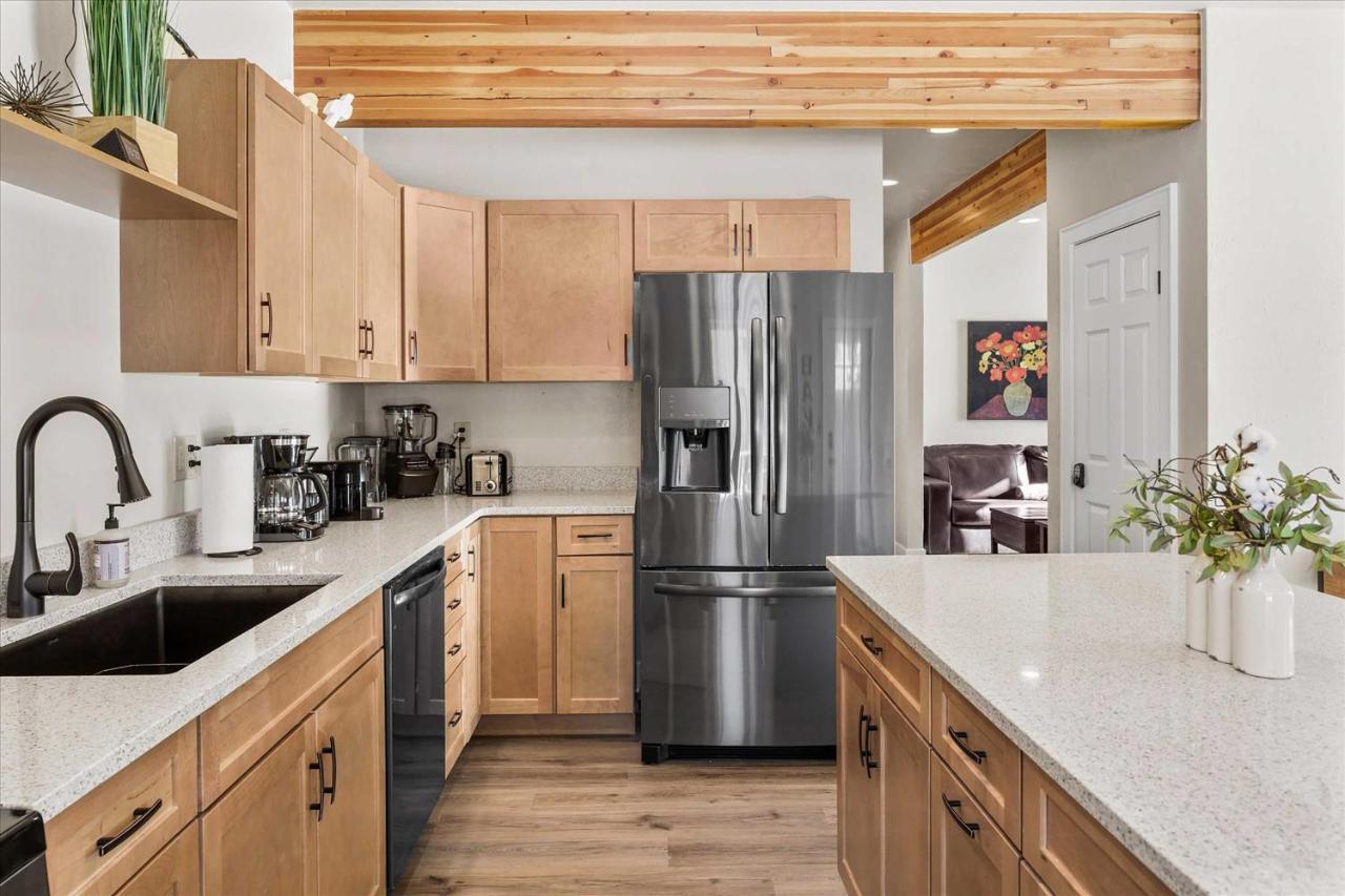 Modern Red Lodge Cabin - Walk To Broadway Ave Εξωτερικό φωτογραφία
