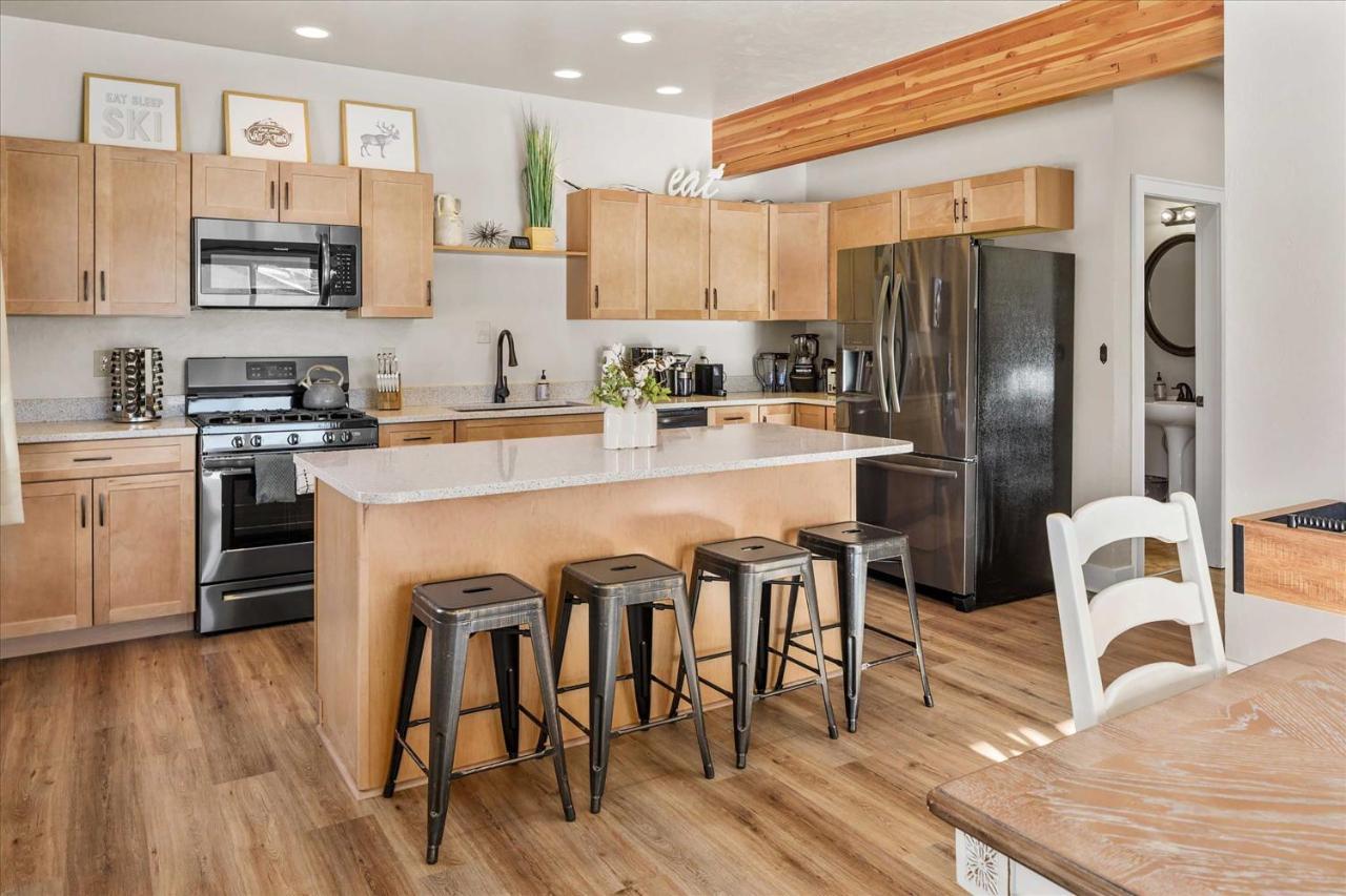 Modern Red Lodge Cabin - Walk To Broadway Ave Εξωτερικό φωτογραφία